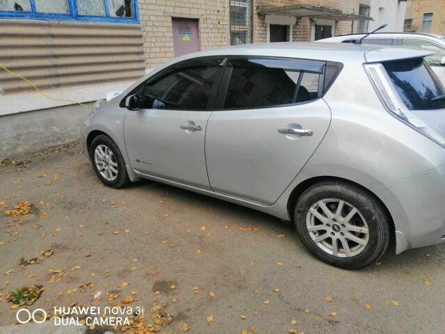 Серый Ниссан Лиф, объемом двигателя 0 л и пробегом 96 тыс. км за 5500 $, фото 8 на Automoto.ua