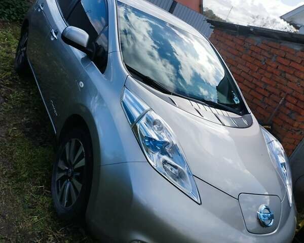 Сірий Ніссан Ліф, об'ємом двигуна 0 л та пробігом 96 тис. км за 7250 $, фото 4 на Automoto.ua