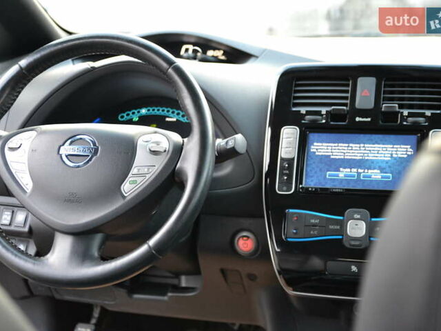 Серый Ниссан Лиф, объемом двигателя 0 л и пробегом 100 тыс. км за 5500 $, фото 23 на Automoto.ua