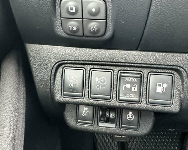 Серый Ниссан Лиф, объемом двигателя 0 л и пробегом 92 тыс. км за 8100 $, фото 18 на Automoto.ua