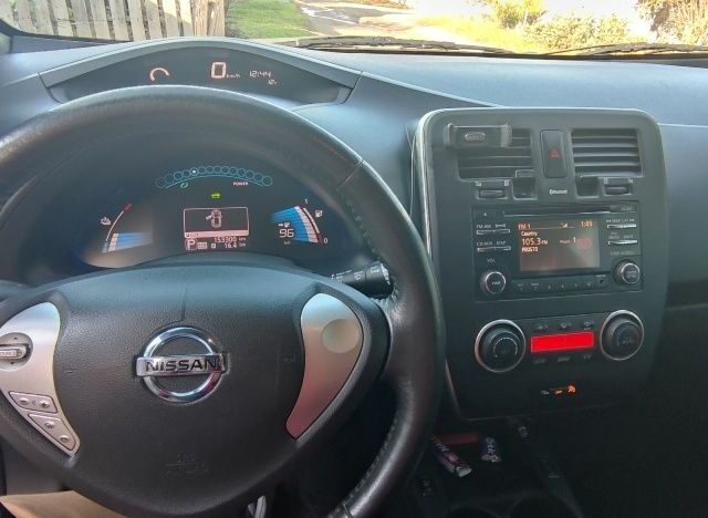 Серый Ниссан Лиф, объемом двигателя 0 л и пробегом 153 тыс. км за 5500 $, фото 1 на Automoto.ua