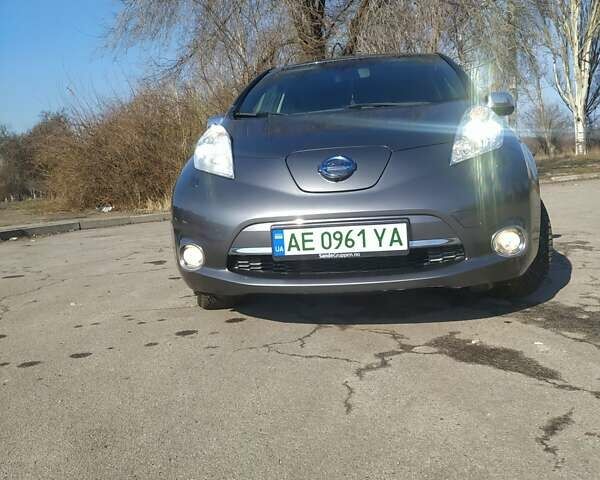 Серый Ниссан Лиф, объемом двигателя 0 л и пробегом 126 тыс. км за 7900 $, фото 2 на Automoto.ua