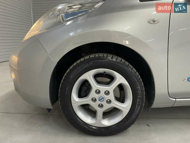 Серый Ниссан Лиф, объемом двигателя 0 л и пробегом 117 тыс. км за 6800 $, фото 9 на Automoto.ua