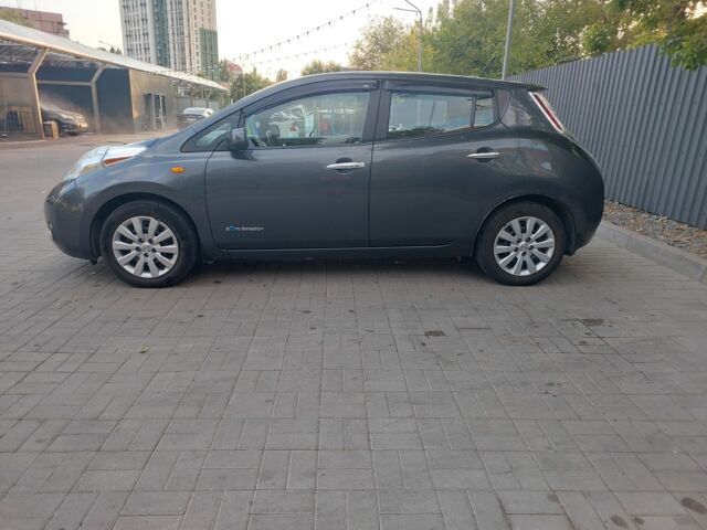 Серый Ниссан Лиф, объемом двигателя 0 л и пробегом 155 тыс. км за 5800 $, фото 4 на Automoto.ua