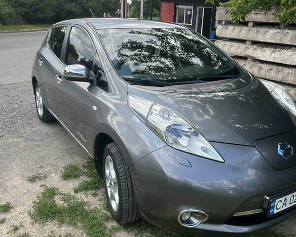 Серый Ниссан Лиф, объемом двигателя 0 л и пробегом 123 тыс. км за 7500 $, фото 4 на Automoto.ua