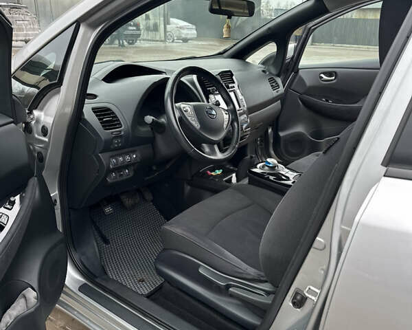 Серый Ниссан Лиф, объемом двигателя 0 л и пробегом 92 тыс. км за 8100 $, фото 15 на Automoto.ua