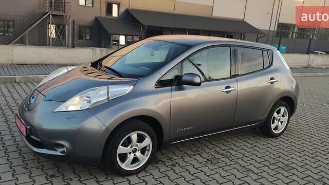 Серый Ниссан Лиф, объемом двигателя 0 л и пробегом 144 тыс. км за 5200 $, фото 6 на Automoto.ua