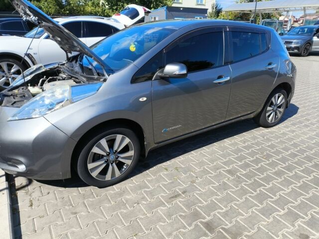 Серый Ниссан Лиф, объемом двигателя 0 л и пробегом 163 тыс. км за 5300 $, фото 19 на Automoto.ua