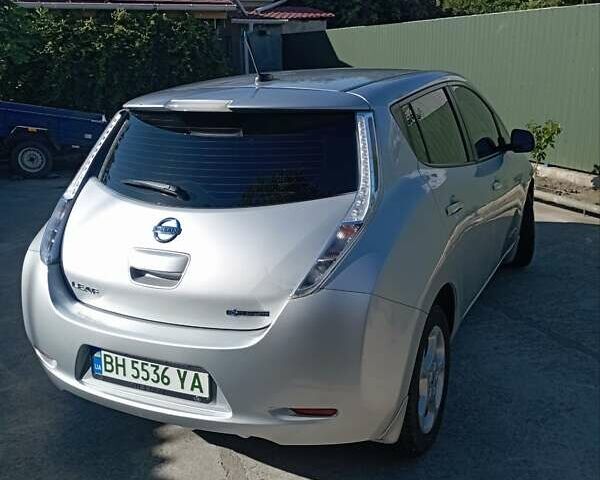 Серый Ниссан Лиф, объемом двигателя 0 л и пробегом 140 тыс. км за 13500 $, фото 12 на Automoto.ua