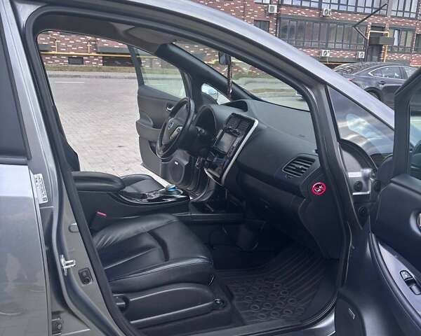 Сірий Ніссан Ліф, об'ємом двигуна 0 л та пробігом 108 тис. км за 7500 $, фото 26 на Automoto.ua