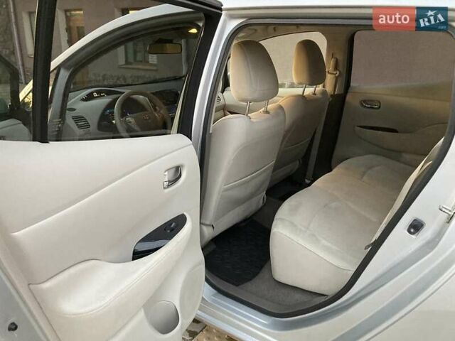 Серый Ниссан Лиф, объемом двигателя 0 л и пробегом 120 тыс. км за 4750 $, фото 17 на Automoto.ua