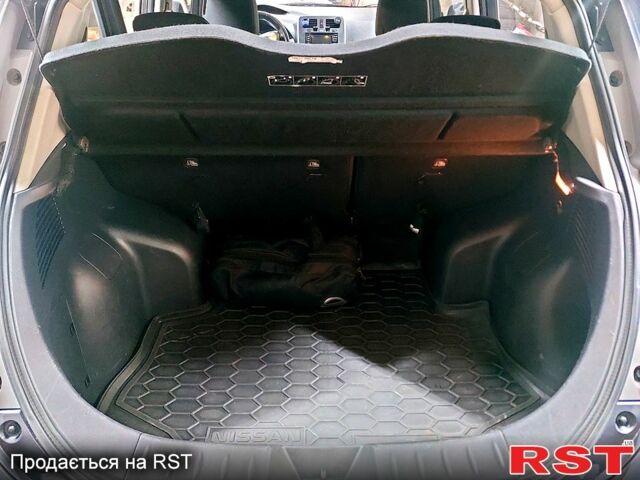 Серый Ниссан Лиф, объемом двигателя 0 л и пробегом 96 тыс. км за 7650 $, фото 6 на Automoto.ua
