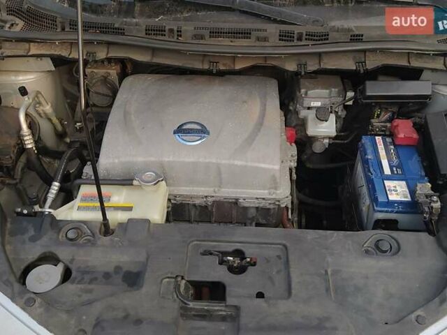 Сірий Ніссан Ліф, об'ємом двигуна 0 л та пробігом 253 тис. км за 4500 $, фото 15 на Automoto.ua