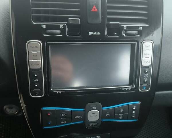 Серый Ниссан Лиф, объемом двигателя 0 л и пробегом 147 тыс. км за 4800 $, фото 19 на Automoto.ua