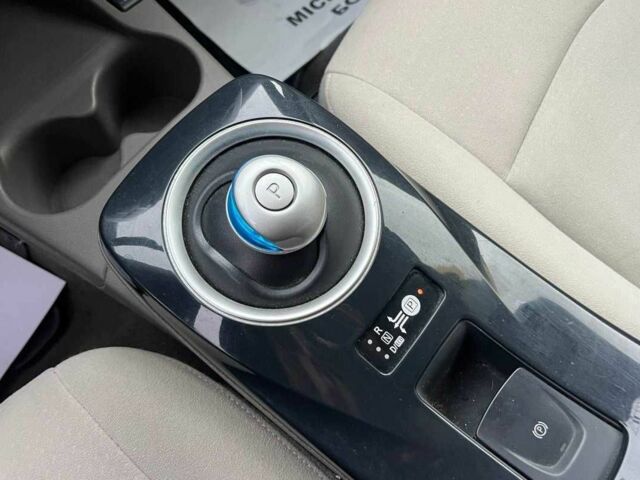 Сірий Ніссан Ліф, об'ємом двигуна 0 л та пробігом 100 тис. км за 6000 $, фото 17 на Automoto.ua