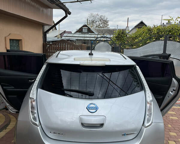 Серый Ниссан Лиф, объемом двигателя 0 л и пробегом 160 тыс. км за 11000 $, фото 7 на Automoto.ua