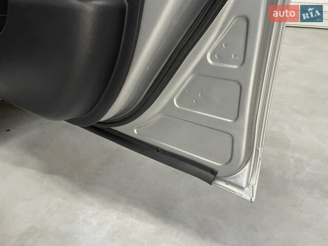 Серый Ниссан Лиф, объемом двигателя 0 л и пробегом 117 тыс. км за 6800 $, фото 27 на Automoto.ua