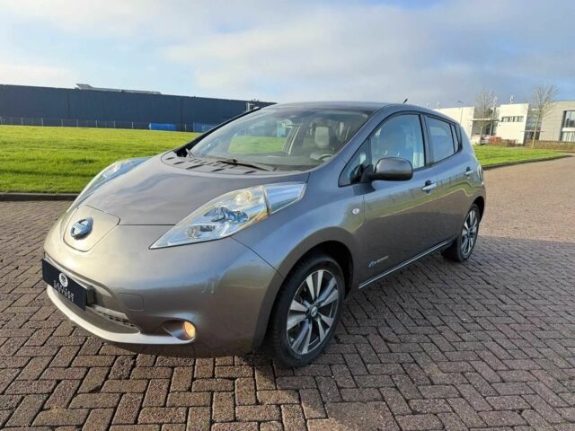 Серый Ниссан Лиф, объемом двигателя 0 л и пробегом 87 тыс. км за 2300 $, фото 1 на Automoto.ua