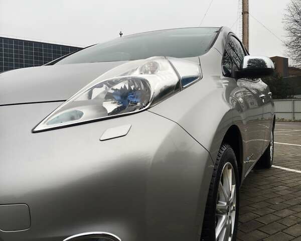 Серый Ниссан Лиф, объемом двигателя 0 л и пробегом 124 тыс. км за 6500 $, фото 30 на Automoto.ua