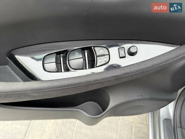 Сірий Ніссан Ліф, об'ємом двигуна 0 л та пробігом 126 тис. км за 5750 $, фото 12 на Automoto.ua