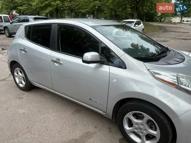 Серый Ниссан Лиф, объемом двигателя 0 л и пробегом 160 тыс. км за 5300 $, фото 24 на Automoto.ua