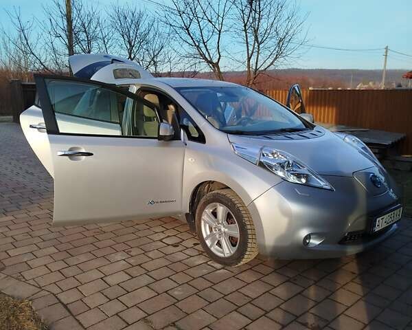 Серый Ниссан Лиф, объемом двигателя 0 л и пробегом 99 тыс. км за 6100 $, фото 2 на Automoto.ua