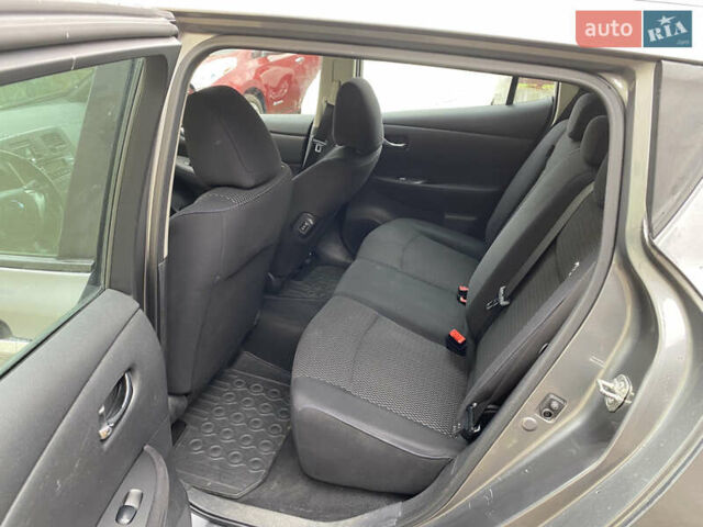 Серый Ниссан Лиф, объемом двигателя 0 л и пробегом 140 тыс. км за 5490 $, фото 14 на Automoto.ua