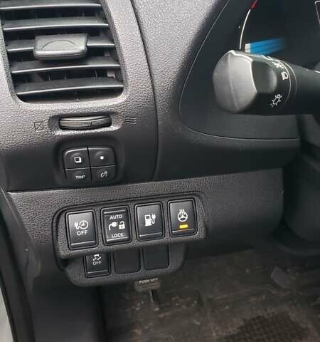 Серый Ниссан Лиф, объемом двигателя 0 л и пробегом 118 тыс. км за 5900 $, фото 7 на Automoto.ua