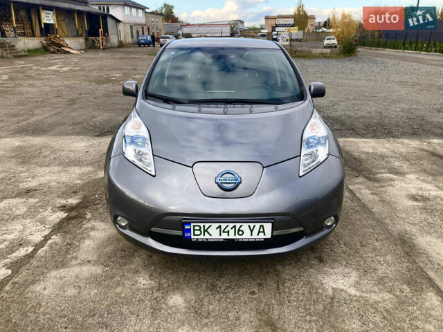 Сірий Ніссан Ліф, об'ємом двигуна 0 л та пробігом 129 тис. км за 8300 $, фото 1 на Automoto.ua