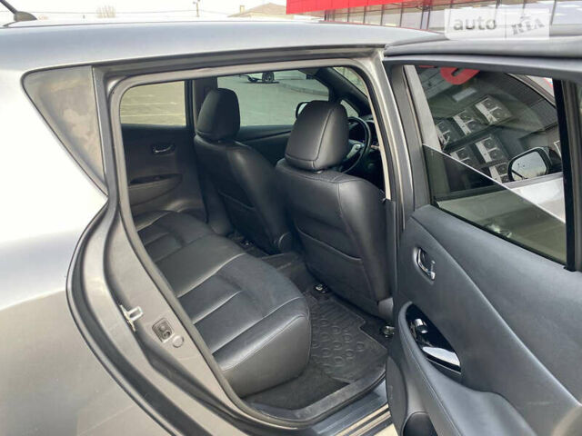 Серый Ниссан Лиф, объемом двигателя 0 л и пробегом 121 тыс. км за 8000 $, фото 15 на Automoto.ua