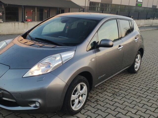 Серый Ниссан Лиф, объемом двигателя 0 л и пробегом 144 тыс. км за 5200 $, фото 2 на Automoto.ua