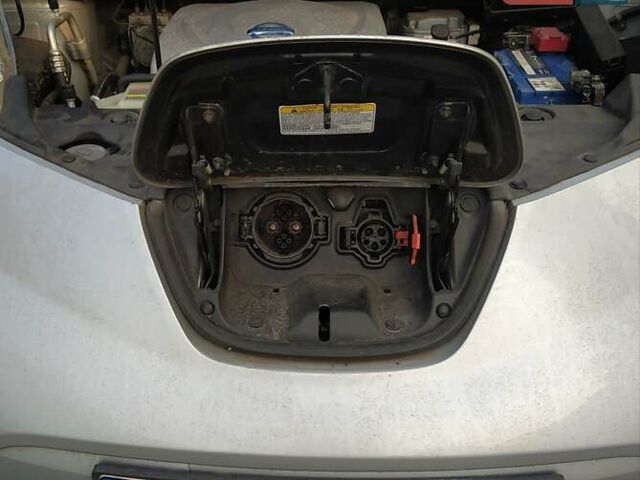 Сірий Ніссан Ліф, об'ємом двигуна 0 л та пробігом 253 тис. км за 4500 $, фото 16 на Automoto.ua