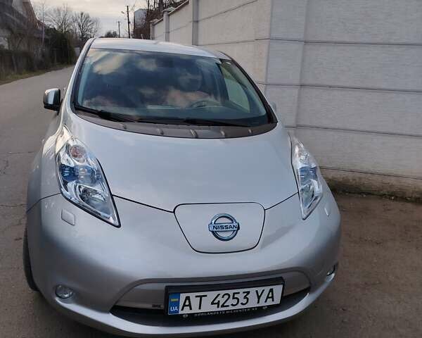 Сірий Ніссан Ліф, об'ємом двигуна 0 л та пробігом 102 тис. км за 5300 $, фото 3 на Automoto.ua