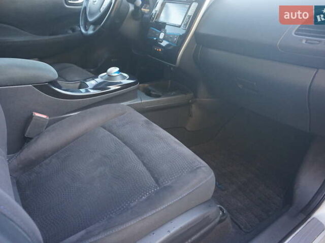 Серый Ниссан Лиф, объемом двигателя 0 л и пробегом 193 тыс. км за 5555 $, фото 36 на Automoto.ua