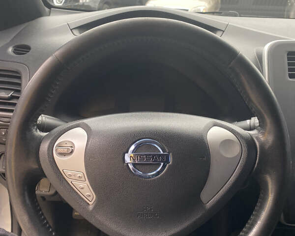 Ниссан Лиф 2013 в Нежине на Automoto.ua Серый Ниссан Лиф, объемом двигателя 0 л и пробегом 181 тыс. км за 5100 $, фото 19 на Automoto.ua