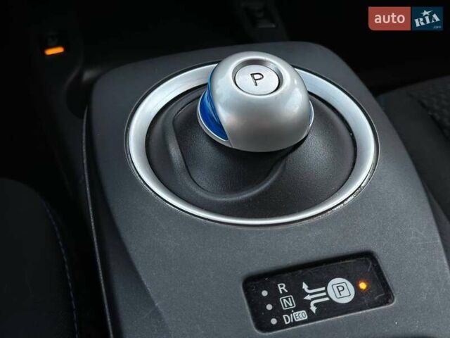 Серый Ниссан Лиф, объемом двигателя 0 л и пробегом 75 тыс. км за 5000 $, фото 17 на Automoto.ua