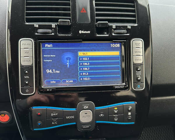 Серый Ниссан Лиф, объемом двигателя 0 л и пробегом 96 тыс. км за 8000 $, фото 7 на Automoto.ua