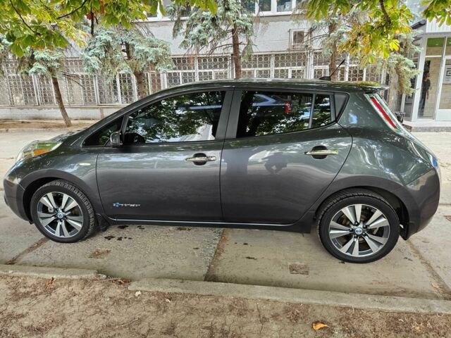 Серый Ниссан Лиф, объемом двигателя 0 л и пробегом 157 тыс. км за 8299 $, фото 6 на Automoto.ua