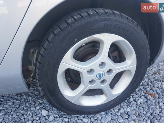 Серый Ниссан Лиф, объемом двигателя 0 л и пробегом 193 тыс. км за 5555 $, фото 60 на Automoto.ua