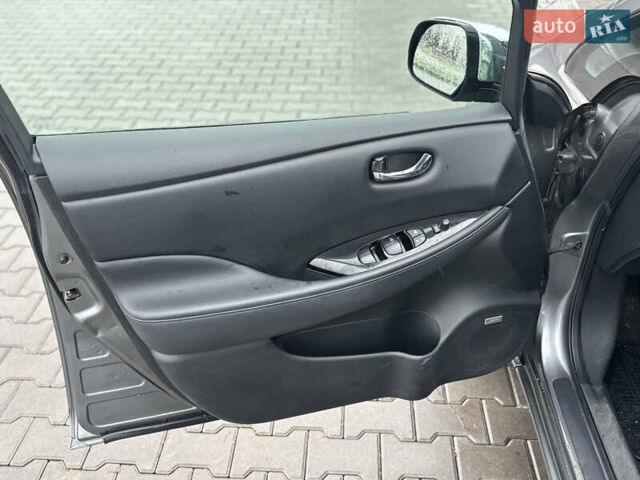 Серый Ниссан Лиф, объемом двигателя 0 л и пробегом 125 тыс. км за 6750 $, фото 21 на Automoto.ua