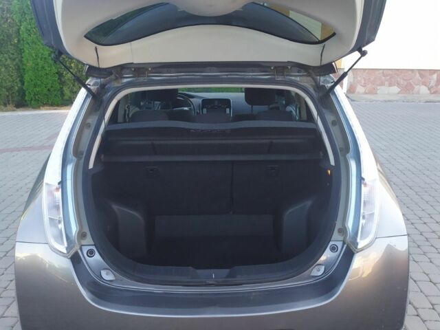 Сірий Ніссан Ліф, об'ємом двигуна 0 л та пробігом 135 тис. км за 5900 $, фото 1 на Automoto.ua