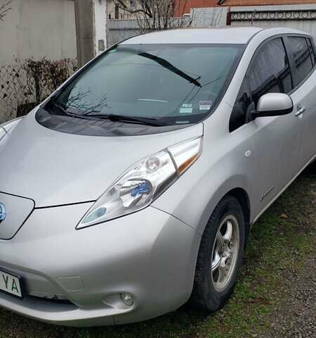 Серый Ниссан Лиф, объемом двигателя 0 л и пробегом 118 тыс. км за 5900 $, фото 3 на Automoto.ua