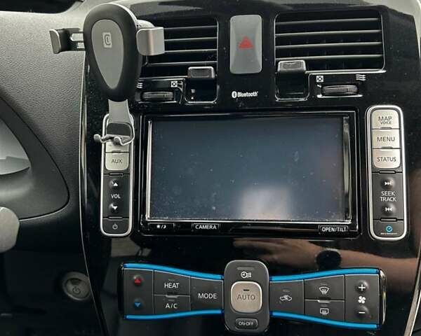 Серый Ниссан Лиф, объемом двигателя 0 л и пробегом 126 тыс. км за 7900 $, фото 10 на Automoto.ua