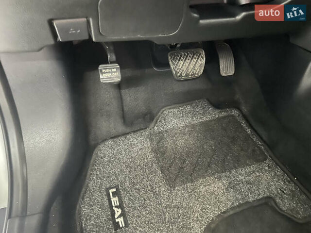 Ниссан Лиф 2013 в Стрые на Automoto.ua Серый Ниссан Лиф, объемом двигателя 0 л и пробегом 118 тыс. км за 6800 $, фото 38 на Automoto.ua