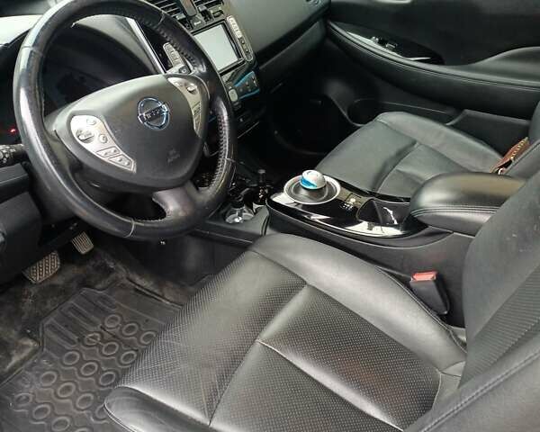 Серый Ниссан Лиф, объемом двигателя 0 л и пробегом 119 тыс. км за 8200 $, фото 6 на Automoto.ua