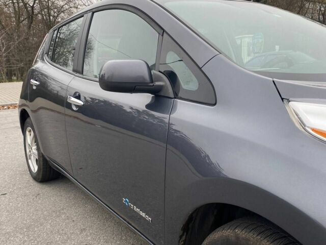 Серый Ниссан Лиф, объемом двигателя 0 л и пробегом 170 тыс. км за 5600 $, фото 1 на Automoto.ua