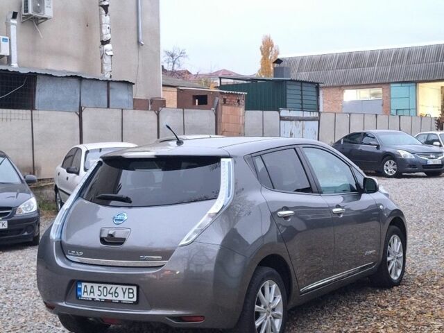 Серый Ниссан Лиф, объемом двигателя 0 л и пробегом 166 тыс. км за 6850 $, фото 5 на Automoto.ua