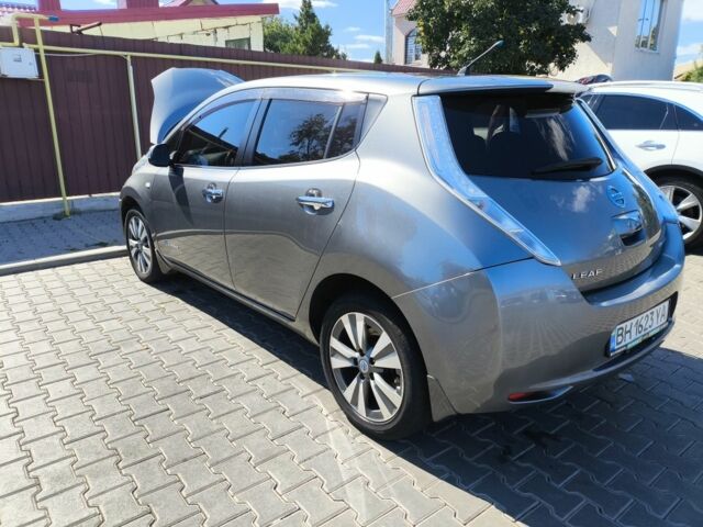 Серый Ниссан Лиф, объемом двигателя 0 л и пробегом 163 тыс. км за 5300 $, фото 20 на Automoto.ua