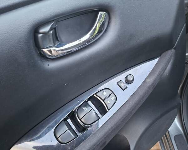 Ніссан Ліф 2013 у Луцьку на Automoto.ua Сірий Ніссан Ліф, об'ємом двигуна 0 л та пробігом 98 тис. км за 6500 $, фото 13 на Automoto.ua