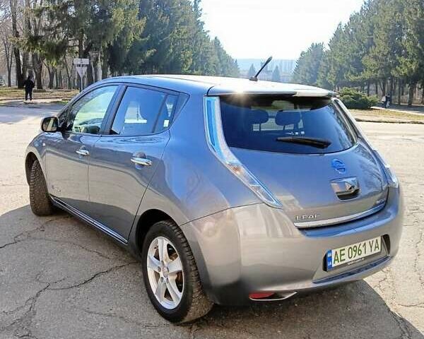 Серый Ниссан Лиф, объемом двигателя 0 л и пробегом 126 тыс. км за 7900 $, фото 7 на Automoto.ua